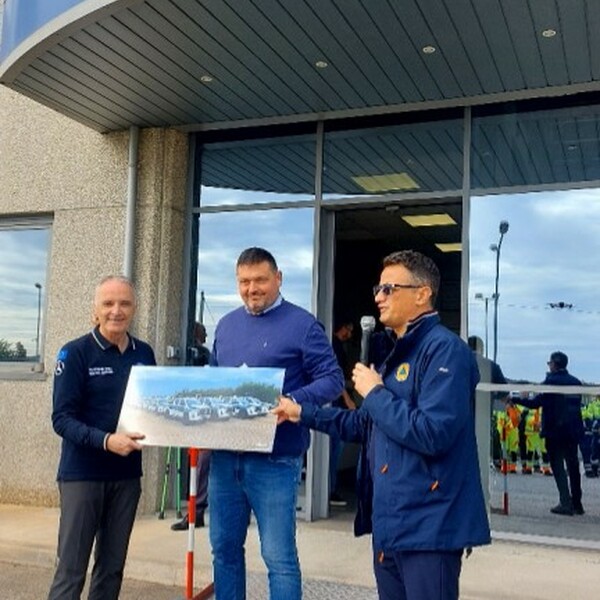 PICKUP AIB TEKNE Protezione Civile Abruzzo - il Direttore dell'Agenzia Maurizio Scelli